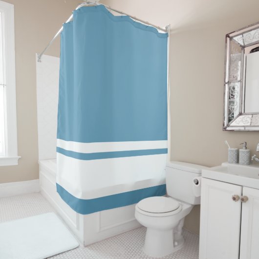 Moderne weiße Streifen auf den blaue Ozeanen Duschvorhang (Beispiel)