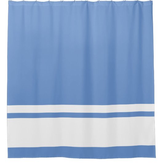 Moderne weiße Streifen auf hellblauen Rädern Duschvorhang (Vorderseite)