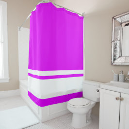 Moderne weiße Streifen auf hellrosa Duschvorhang