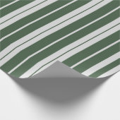 Moderne, weiße Streifen Weihnachtsfeiertag Geschenkpapier (Ecke)