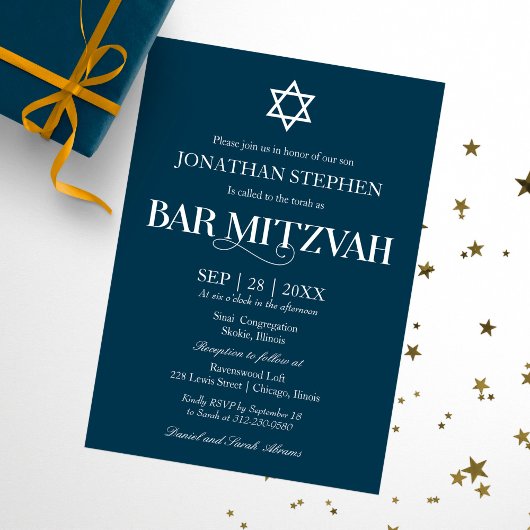 Moderne weiße Typografie auf Blue Bar Mitzvah Einladung