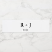 Moderne, weiße und schwarze Mongramm-Hochzeit Wasserflaschenetikett (Einzelnes Label)