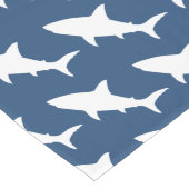 Moderne weißer Haifisch-Silhouetten u. Blau Großer Tischläufer (Ecke)