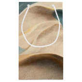 Moderne Welle in beigem Blau Kleine Geschenktüte (Rückseite)