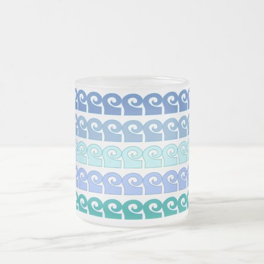 Moderne Wellenmuster in Blautönen Mattglastasse (Mittel)