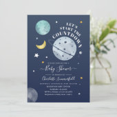 Moderne Weltraumtypografie Kinderdusche Einladung (Stehend Vorderseite)