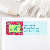 Moderne Whimsy-Schmetterlinge auf Red Monogram Per (Insitu)