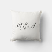 Moderne White Black Hand Letted Monogram Wedding Kissen (Vorderseite)
