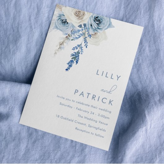 Moderne White & Dusty Blue Wedding Einladung
