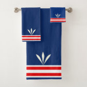 Moderne White Feathers auf Blue & Red Badhandtuch Set (Insitu)