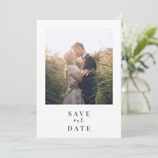 Moderne White Frame Foto Wedding Save The Date (Stehend Vorderseite)