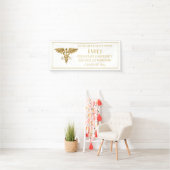 Moderne White Gold Nursing School RN Abschluss Banner (Insitu)