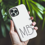 Moderne White Monogram Initials zeitgemäß iPhone 16 Pro Max Hülle<br><div class="desc">Moderne White Monogram Initials Contemporary Phone 16 Pro Max Hüllen bieten ein maßgeschneidertes personalisiertes Monogramm in moderner Schriftzypografie. Ideal für Familie und Freunde zum Geburtstag,  Weihnachten,  Feiertagen,  Muttertag,  Vatertag und vieles mehr. Designed by ©2024 Evco Holidays www.zazzle.com/store/evcoholidays</div>