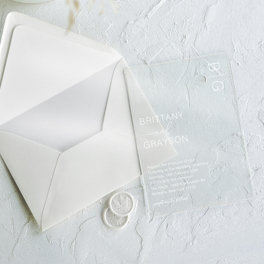 Moderne White Monogram Wedding Acryleinladungen