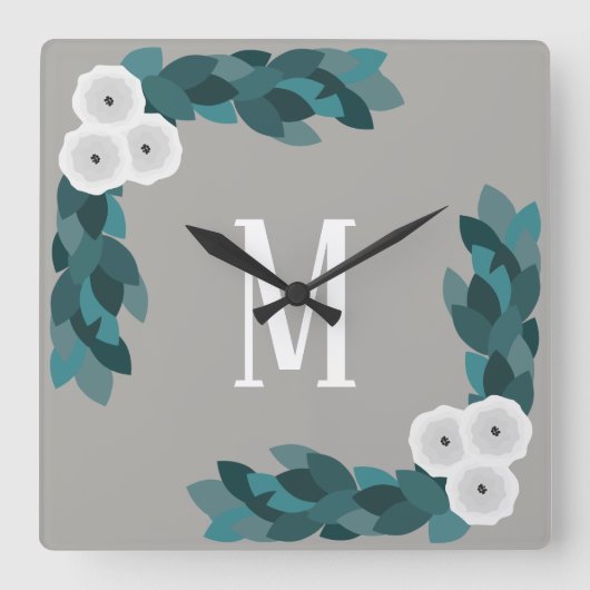 Moderne White Ranunculus Blume & Foliage Monogram Quadratische Wanduhr (Vorderseite)