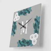 Moderne White Ranunculus Blume & Foliage Monogram Quadratische Wanduhr (Winkel)