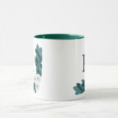 Moderne White Ranunculus Blume & Foliage Monogram Tasse (Zentrum)