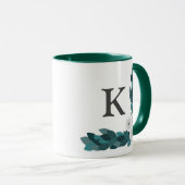 Moderne White Ranunculus Blume & Foliage Monogram Tasse (VorderseiteRechts)