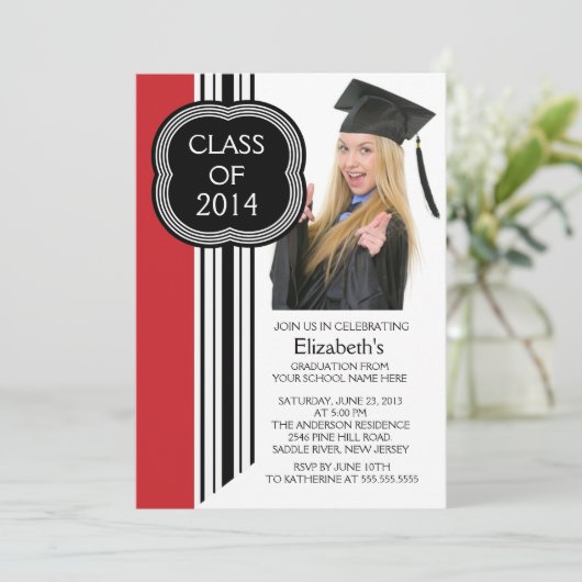Moderne White Red Foto Graduation Party Einladung (Stehend Vorderseite)