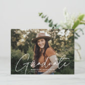 Moderne White Script Foto Graduation Party Einladung (Stehend Vorderseite)