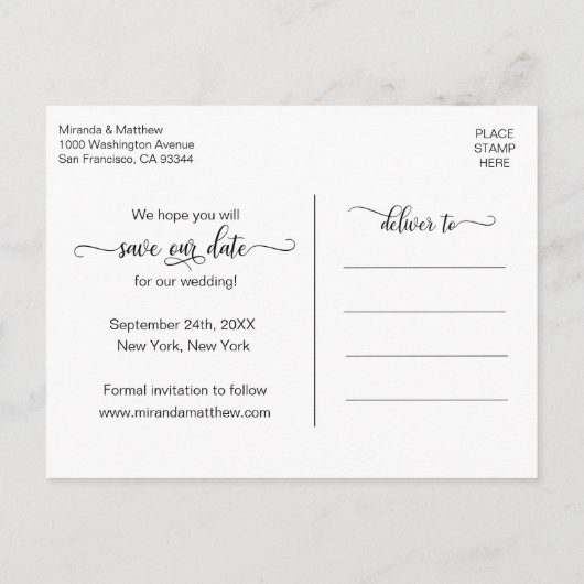 Moderne White Script Wedding RETTE UNSER DATUM mit Ankündigungspostkarte (Rückseite)