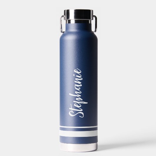 Moderne White Stripes Navy Hochzeitwasserflasche Trinkflasche (Vorne)