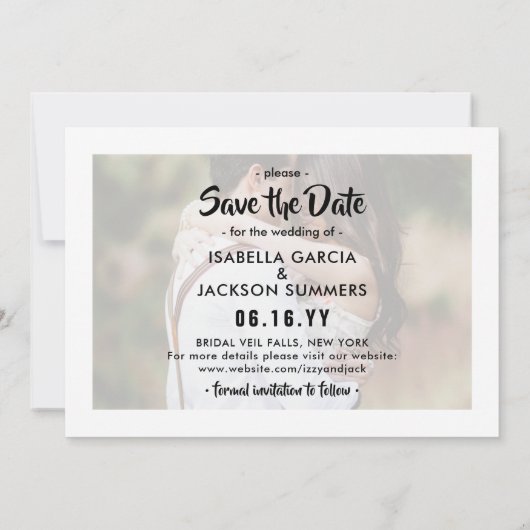 Moderne White Typografy Overlay Zwei-Foto-Hochzeit Save The Date (Rückseite)