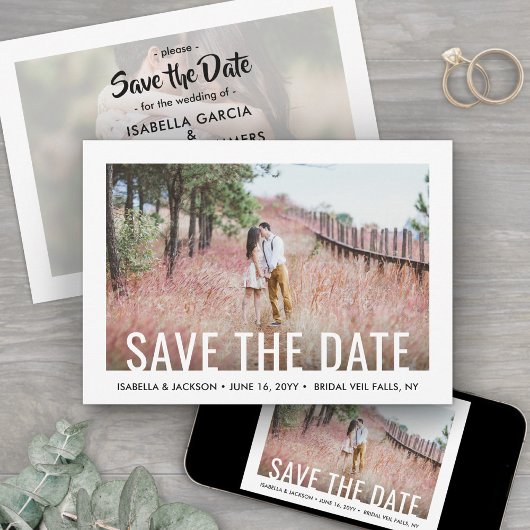 Moderne White Typografy Overlay Zwei-Foto-Hochzeit Save The Date