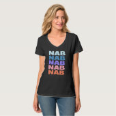 Moderne wiederholte Text-Nab T-Shirt (Vorderseite Vollansicht)