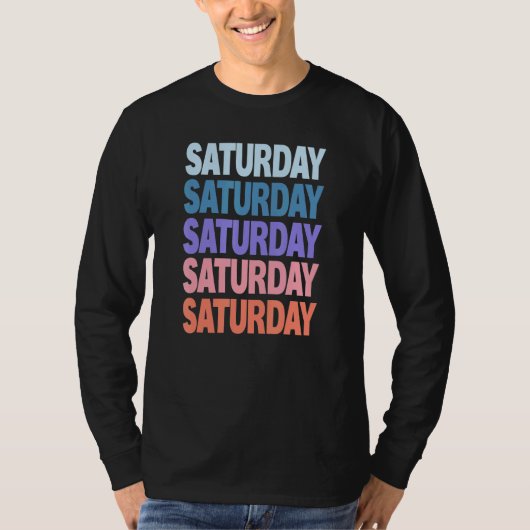 Moderne Wiederholte Text Samstag T-Shirt (Vorderseite)