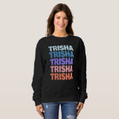 Moderne wiederholte Text Trisha Sweatshirt (Vorne ganz)