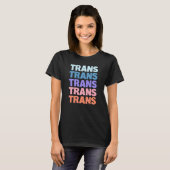 Moderne wiederholte Textübertragung T-Shirt (Vorne ganz)