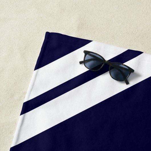 Moderne Wifey Script Navy und White Strips Strandtuch (Beispiel)
