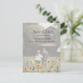 Moderne Wildblume Save the Date Foto Postkarte (Stehend Vorderseite)