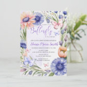 Moderne Wildblumen Lila Butterfly Babydusche Einladung (Stehend Vorderseite)