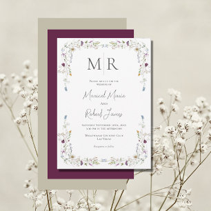 Moderne Wildblumen Monogram Burgundy Wedding Einladung