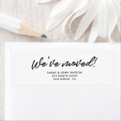 Moderne Wir haben die Rücksendeadresse verschoben (Insitu)