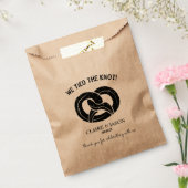 Moderne Wir tippten die Bretzel-Hochzeit des Knote Geschenktütchen (Versiegelt)
