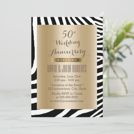 Moderne Zebra Stripes Gold 50 Jahre Hochzeit Einladung (Stehend Vorderseite)