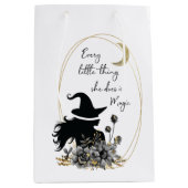 Moderne zeitgenössische Halloween-Hexe Mittlere Geschenktüte (Vorderseite)