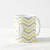 Moderne Zickzack, gelbe, graue und elfenbeinfarben Kaffeetasse (VorderseiteRechts)