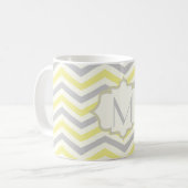 Moderne Zickzack, gelbe, graue und elfenbeinfarben Kaffeetasse (Vorderseite Links)