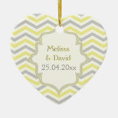 Moderne Zickzack, gelbe, graue und elfenbeinfarben Keramik Ornament (Vorne)