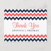 Moderne Zickzack Hochzeitskollektion Navy & Coral Postkarte (Vorderseite)