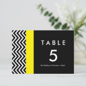 Moderne Zickzack Schwarz/Gelb-Tischnummer Einladung (Stehend Vorderseite)