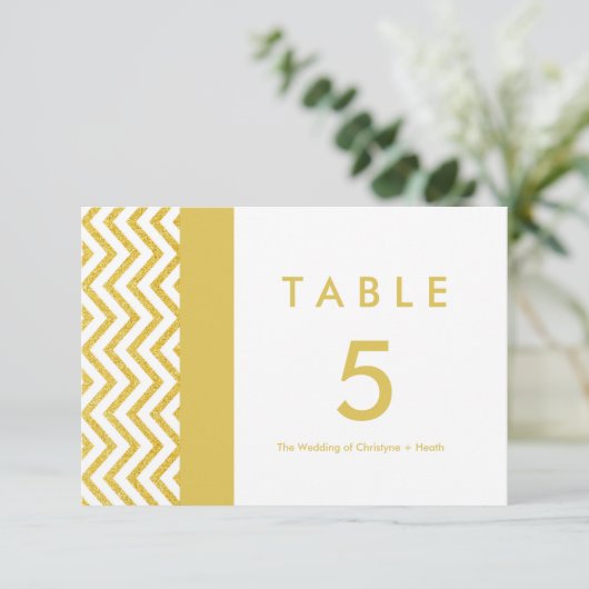 Moderne Zickzack White & Gold Tischnummer Card (Stehend Vorderseite)