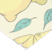 Moderne Zitronenfrüchte Sommergelb Personalisiert Tischdecke (Schrägansicht)