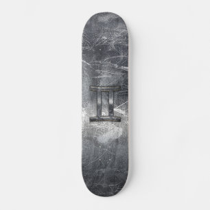 Moderne Zodiac-Signatur-Grunge gestört Stil Skateboard