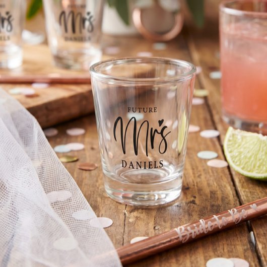 Moderne Zukunft Mrs Verlobungsname Schnapsglas