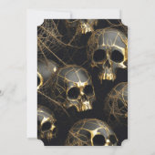 Moderner 50. Geburtstag Halloween Black Gold Skull Einladung (Rückseite)